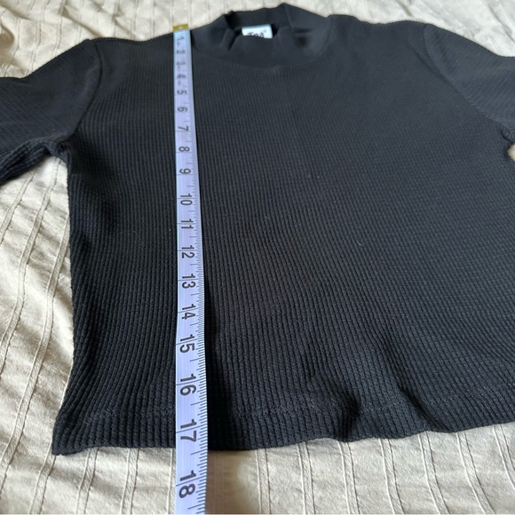 TNA (Aritzia) Waffle mock neck cropped long sleeve - Picture 3 of 6